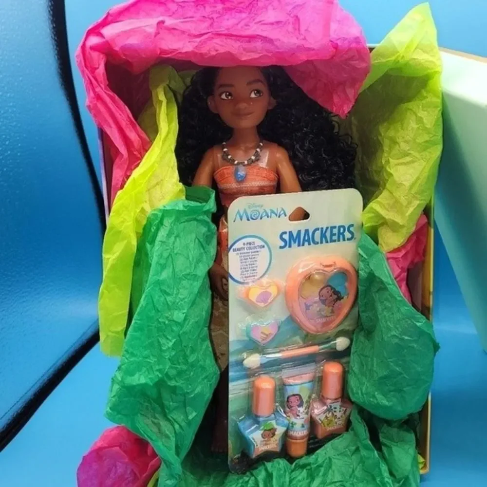 Disney Moana Gift Set doll Lipsmackers